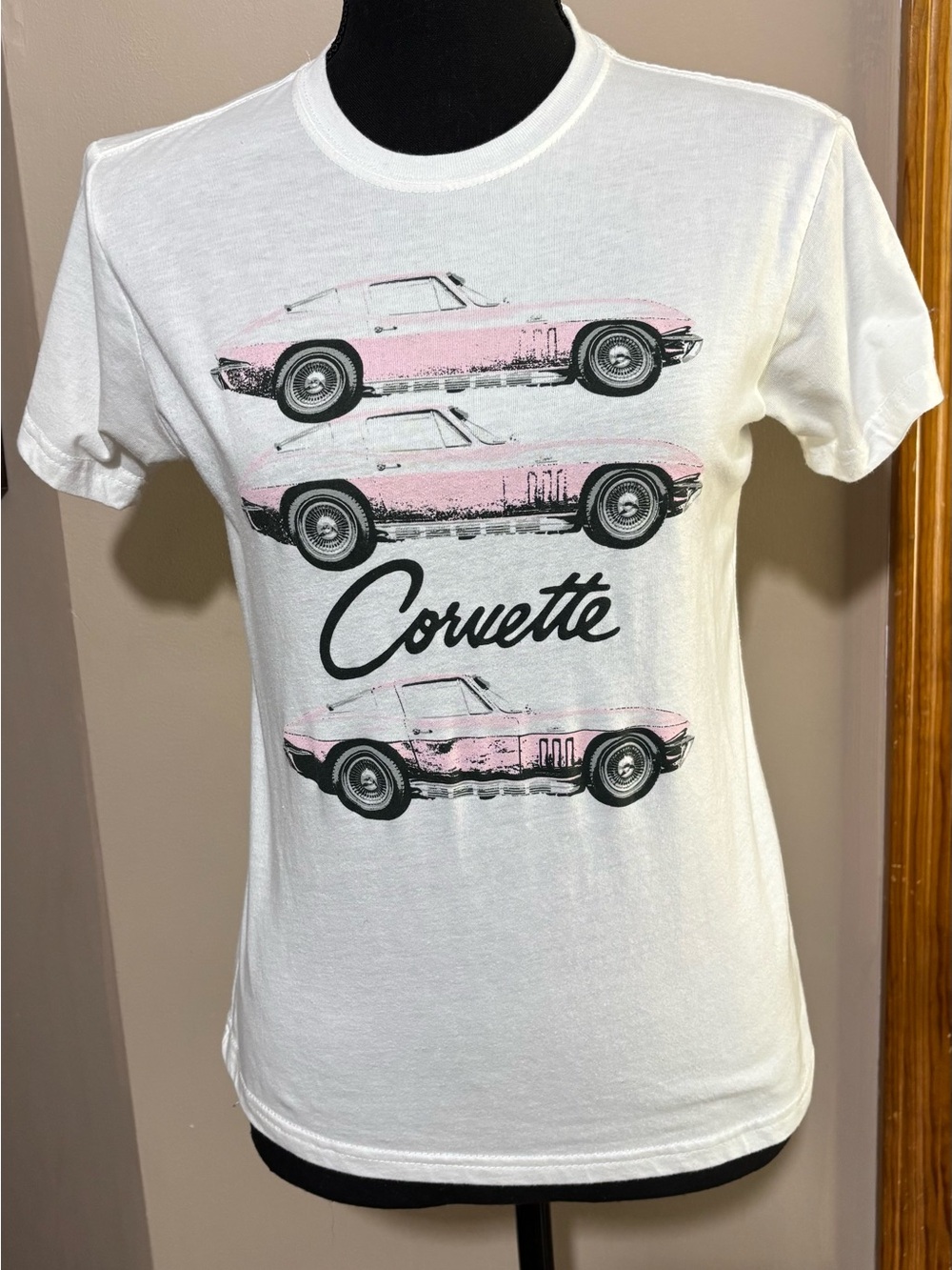 Women’s graphic tee shirt. Size XS. EUC. Pink white and black.